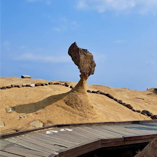 野柳地质公园表示，「女王头」没事，希望大家都平安。（野柳地质公园提供）