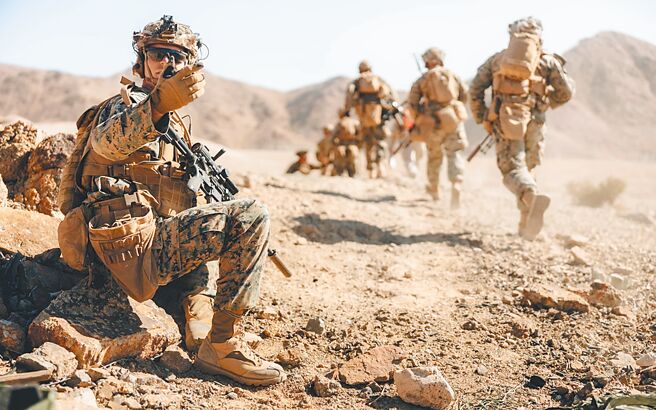 美退役將領蒙哥馬利認為，未來美台武裝部隊之間會有更多共同計畫和訓練合作。圖為美國海軍陸戰隊濱海團進行連級聯合兵種訓練活動。（摘自第3海軍陸戰隊濱海團網站）