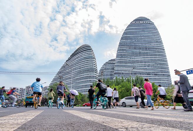 大陸企業節省人力成本，也讓「共用員工」現象當道。圖為示意圖。（中新社）
