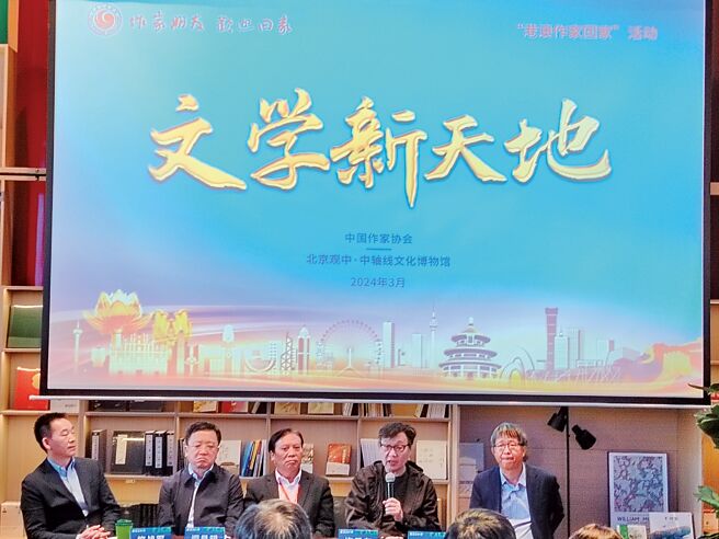 《2023中国网路文学发展研究报告》，显示网文规模不断扩大，市场产值达到404.3亿人民币。（中新社）