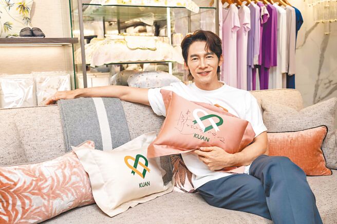 温昇豪透露外出工作有認床的困擾。（石智中攝）