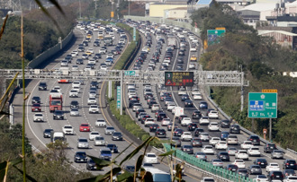 連假首日國道一早紫爆 時速8公里 10大地雷路段曝