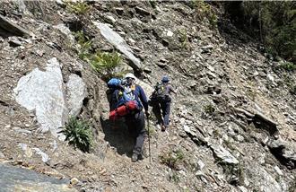高雄4人登山隊遇強震困郡大林道   直升機安全接駁下山