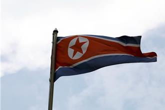 北韓強風天跳傘訓練釀多人傷亡 金正恩父女目睹傘兵墜落