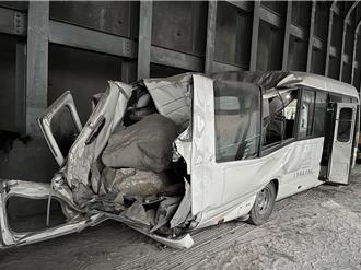 落石狠砸「車尾翹起來」 晶英司機還原驚恐逃命瞬間