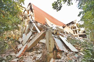 建物坍塌、捷運停駛 雙北傳災情