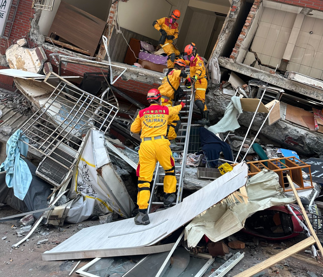 消防署派遣特搜隊前往花蓮救災。（圖 / 消防署提供）