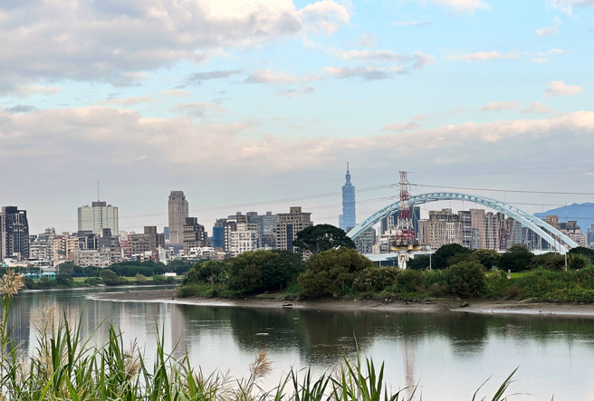 台湾昨发生规模7.2强震，中正桥猛摇，让老外看呆。（示意图：shutterstock／达志）