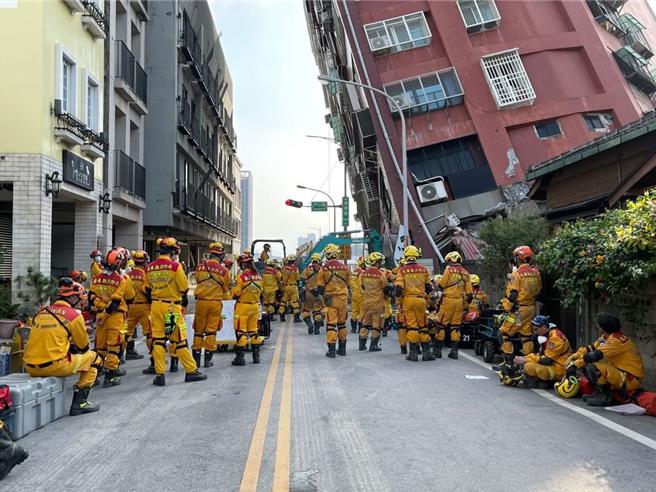 0403花莲大地震全台有感摇晃，花莲位于震央旁，因此首当其衝，目前已酿9人死亡。（民眾提供／杨舒婷高雄传真）