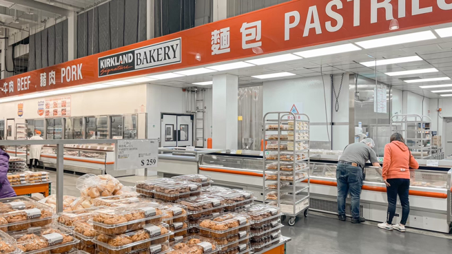 好市多上月底推出一款檸檬小蛋糕，許多會員覺得好吃不甜膩，配茶和咖啡很搭。（示意圖／楊雅婷攝）