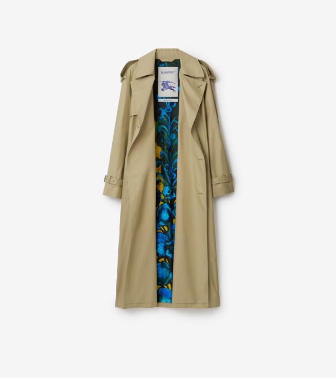 Burberry與海格洛夫聯名系列 Castleford獵戶色長版風衣，11萬5000元。 （Burberry提供）