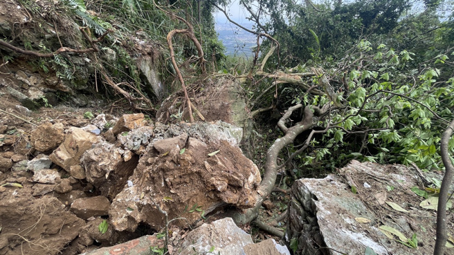 吉安分局水源派出所昨3日上午10時，接獲報案在水源村的露營區有4名遊客受困於露營區，需要警方協助。（圖／警方提供）