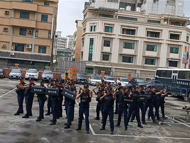 大甲妈祖绕境进香活动预计在6日进入彰化县境，彰化警方除成立机动应变队，也将出动优势警、民力布署在彰化市民生地下道、南瑶宫、天后宫与北斗奠安宫、员林福寧宫等5大地点，严防滋事脱序行为发生。（叶静美摄）