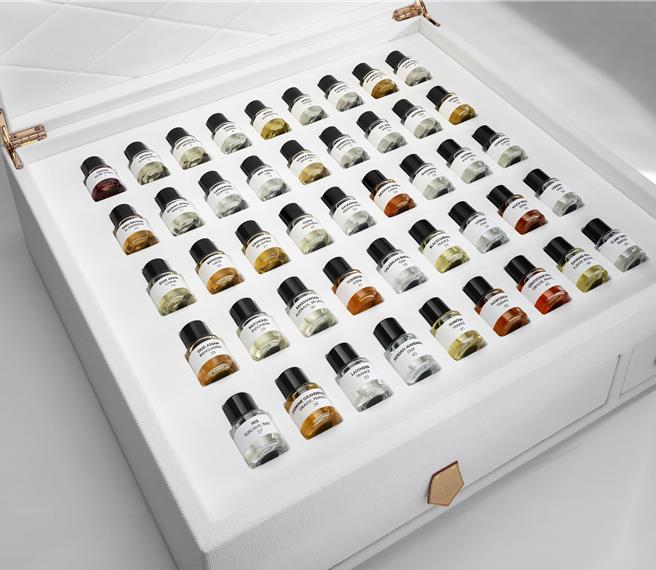 Perfume Atlas獨家套裝中提供的exclusive box，內含45個原物料香氛瓶。（LV提供／黃唯淯台北傳真）
