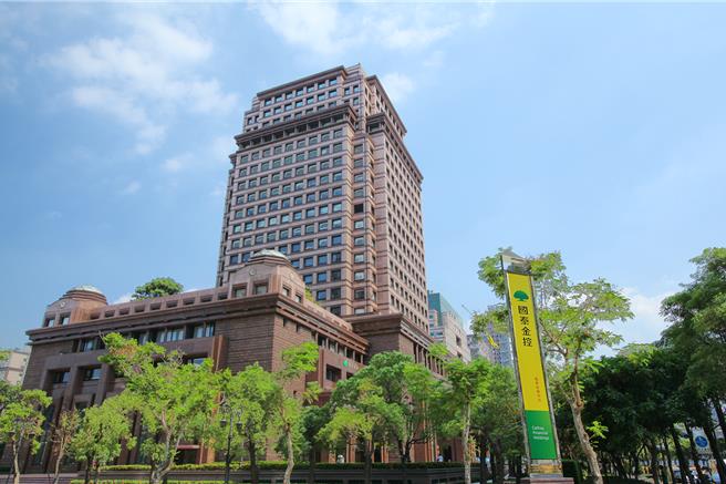 花莲强震，国泰金控捐款3000万元送暖，助灾区重建。（国泰金控提供／洪凯音台北传真）