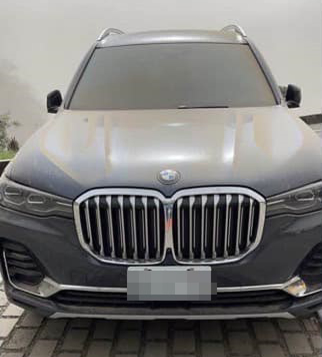 家属早上在砂卡噹停车场找到汽车。（翻摄脸书「花莲地震救灾即时资讯」）