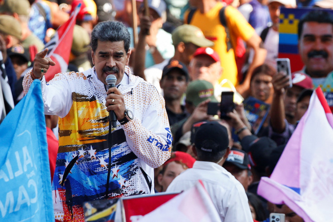 2024年3月25日，委内瑞拉总统马杜罗 (Nicolas Maduro) 于加拉加斯登记参选总统，当天他向支持者发表讲话。（路透社）