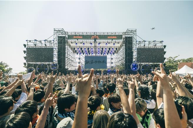 台灣祭首日開唱就引爆樂迷熱情。(屏縣府提供)