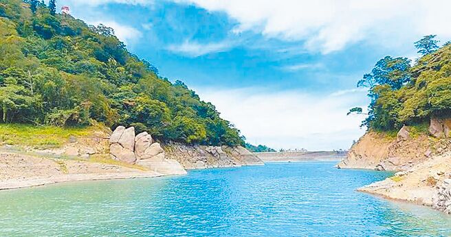 石门水库处于枯水期，今年降雨量较歷年平均减少40％以上。（姜霏摄）