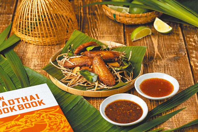 帕泰家、飛機河粉、阿達師五星麵舖3個品牌推出指定雞料理買1送1活動。（豆府餐飲集團提供）