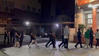 齊聚摩鐵開毒轟趴 卻爆發大亂鬥！台中快打警逮10男送辦