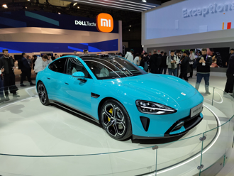 小米电动车SU7有多猛？他试驾惊：这2点压特斯拉Model 3