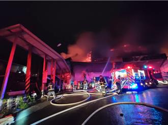 注意！新店酒品倉庫大火 濃煙恐飄向新北市這3區