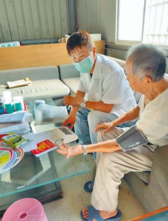 藥師出任務 利用休假遠赴和平山區