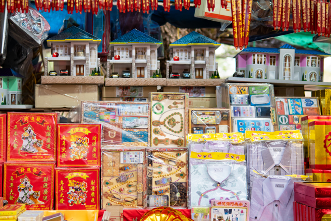 大陆江苏近日有家庭准备3公尺纸扎别墅，一次扎了3栋围成三合院，超大房型让不少人看傻眼。（示意图：Shutterstock／达志）
