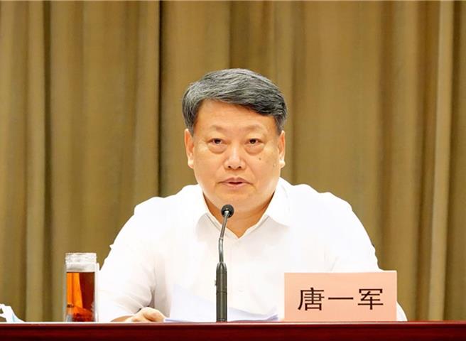 大陆江西省政协主席、前司法部长唐一军据传担任辽寧省长两年半期间，帮助大陆房地产巨头恒大集团老板许家印拿下盛京银行的控股权，留下超过千亿人民币的烂帐。（大陆司法部）