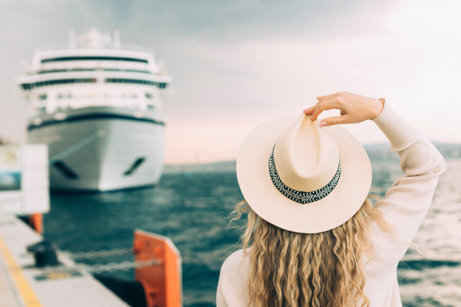 国外8名游客日前搭乘豪华邮轮出游，因迟到而遭船长拒载，花2天时间、穿越7国狂追船。（示意图：Shutterstock／达志）