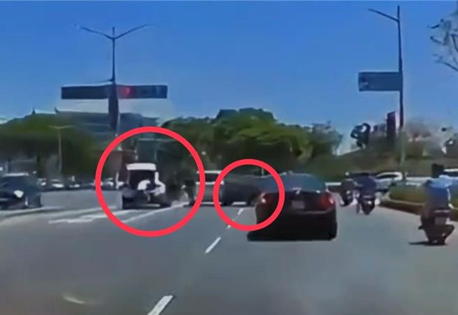黑色轎車駕駛遭白色BMW休旅車攔車時嚇壞，立即變換車道闖紅燈逃離現場，隨後向警方報案，警方已連繫BMW車主到案說明。（翻攝自「社會事新聞影音」／任義宇高雄傳真）