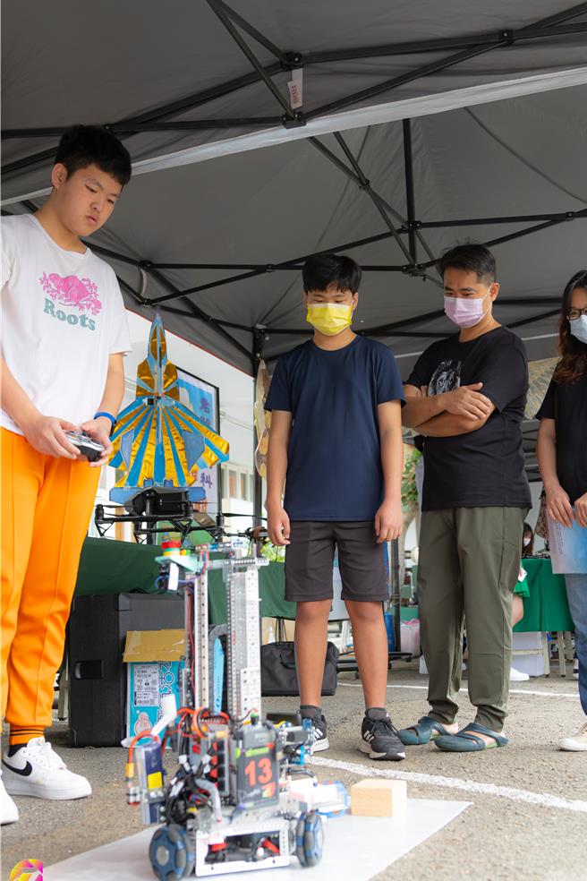 竹南镇君毅中学在国中部3年级设置机器人专班。（君毅中学提供／谢明俊苗栗传真）