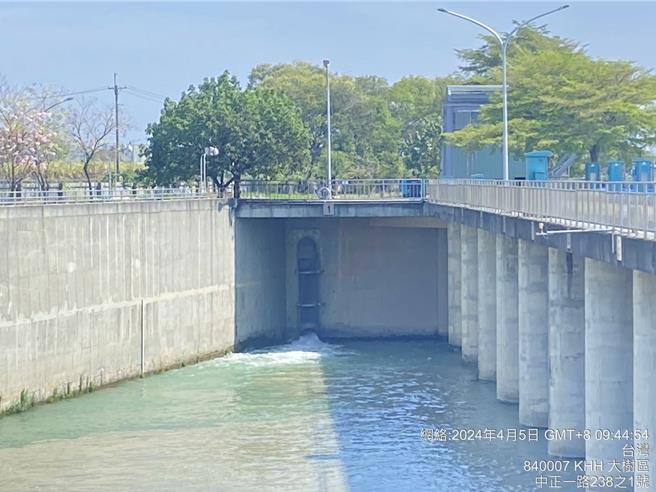 經濟部水利署南區水資源分署因應0403花蓮大地震，已完成各項水利設施巡檢，以無人機巡查邊坡、護岸及水庫，同時進行防汛整備維護工作；目前檢視各項水利設施結果為功能正常，因應餘震並持續加強監控（測）水庫集水區及邊坡。（南區水資源分署提供／林雅惠傳真）