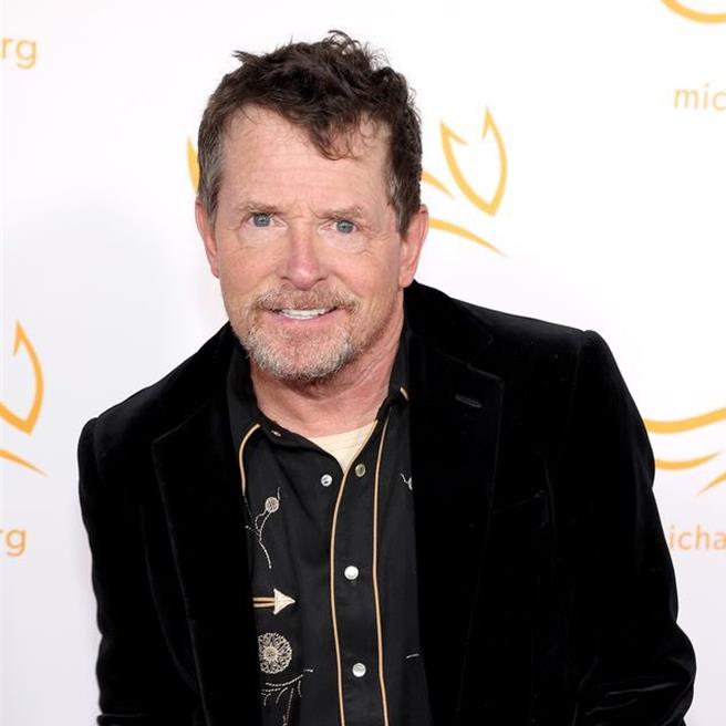 62岁的米高福克斯虽罹患帕金森氏症，但对演戏仍抱有热情。（摘自X@HollywoodHandle）