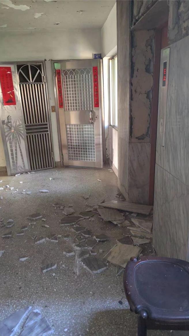 位在台北市中正区，目前正在走海砂屋都更程序的新隆国宅，在这次地震中也再度受到重创。（应晓薇办公室提供／丁上程台北传真）