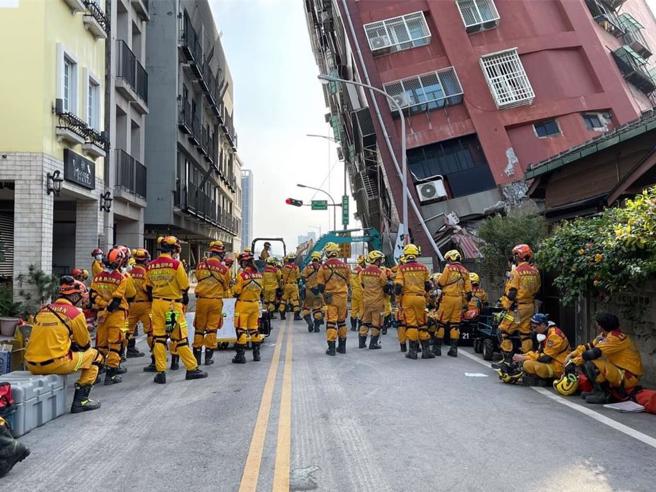 花莲大地震全台有感摇晃，花莲位于震央旁，因此首当其衝，目前已酿12人死亡。（民眾提供／杨舒婷高雄传真）