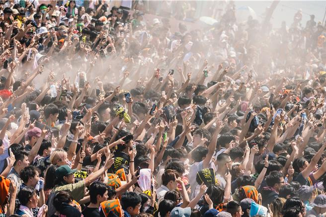 台湾祭4日起登场，首日参与人次达26万人次，创下歷年新高，而活动第2天再掀高潮，屏县府宣布与日本神户Coming Kobe音乐祭缔结姊妹活动。（屏县府提供／谢佳潾屏东传真）