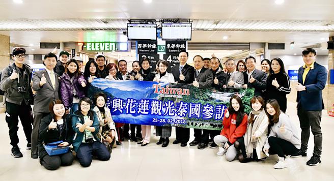 童振源在担任驻泰代表期间，积极号召泰国侨领、媒体及网红共同前往花莲振兴观光。图/童振源提供