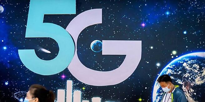 受惠於5G用戶持續增長，帶動台灣整體行動通訊營收再攀高。圖／美聯社