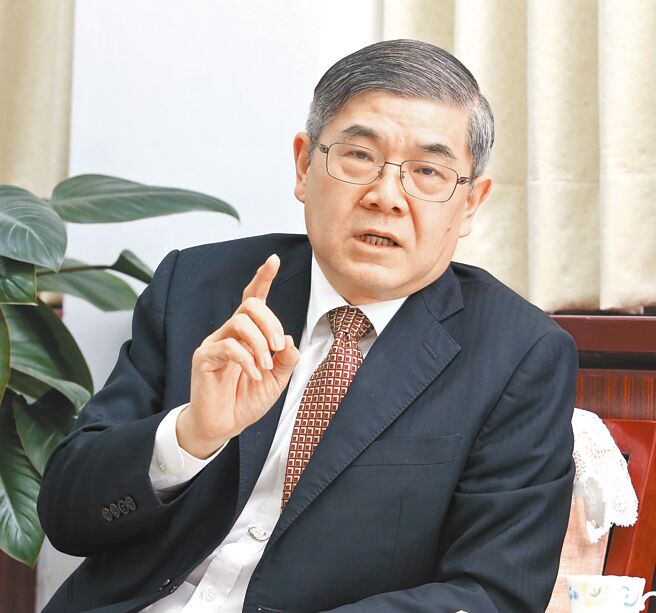 「410教改聯盟」第二任會長、現任銓敘部長周志宏接受本報專訪時表示，現在學生比較有自己的看法、勇於表達及樂於實現自我，這是教改帶來的成果。（王英豪攝）