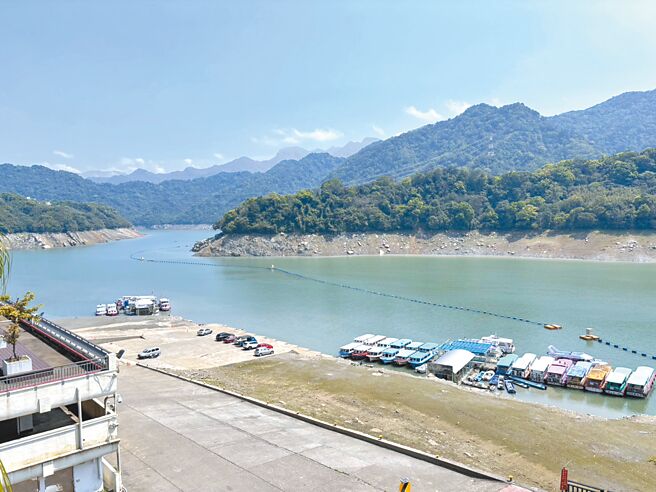 每年約有342萬噸泥沙進入石門水庫，年度清淤目標450萬噸，盼維持庫容量替水庫延壽。（北區水資源分署提供／蔡明亘桃園傳真）