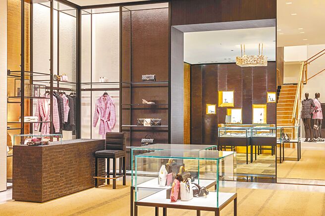 擴大營業的香奈兒Top City台中大遠百店，提供寬敞舒適又兼具美感品味的購物環境。（CHANEL提供）