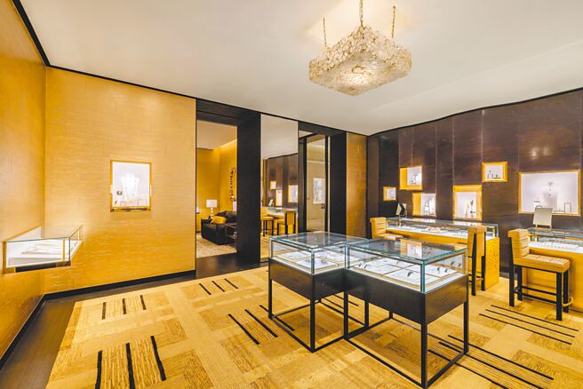 香奈兒Top City台中大遠百店將商品延伸至高級珠寶與腕表，一站備足香奈兒旗下所有商品。（CHANEL提供）