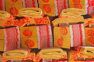 他砸22萬包養！妹子開信封愣「全是冥紙」結局超反轉