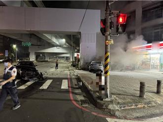 車禍猛撞高捷橋墩釀火燒車 男駕駛骨折意識不清