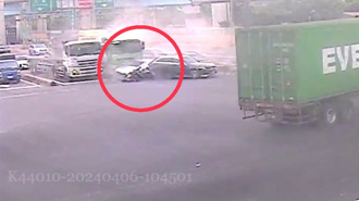 影片曝光！台北港匝道「撞成一團」 重機女「捲車底」慘死與夫永隔