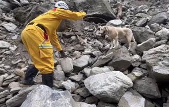 独游砂卡噹遇强震罹难 21岁胡女父母殡仪馆认尸