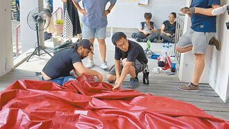 台南 紅球被刺破消風 愛心補丁再上場