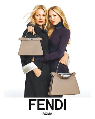 超模母女檔 穿搭曬包比氣勢